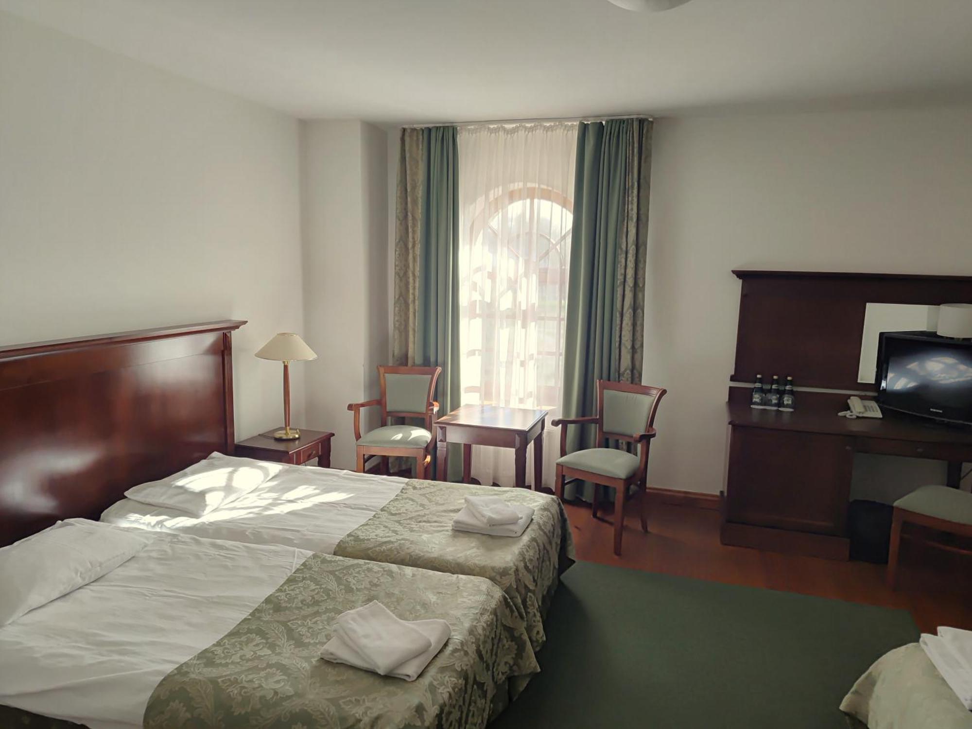 Palac W Rymaniu Екстер'єр фото