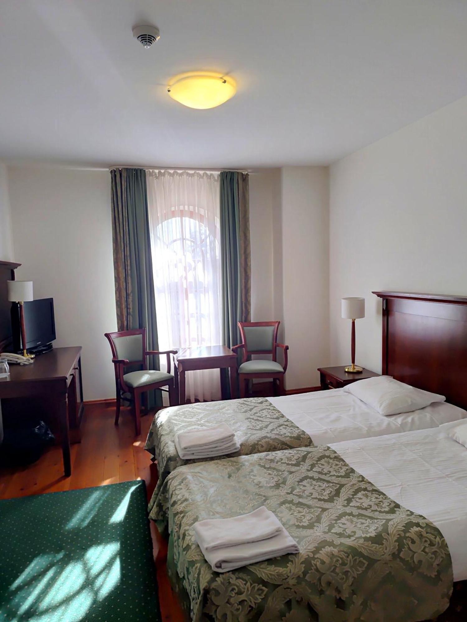 Palac W Rymaniu Екстер'єр фото