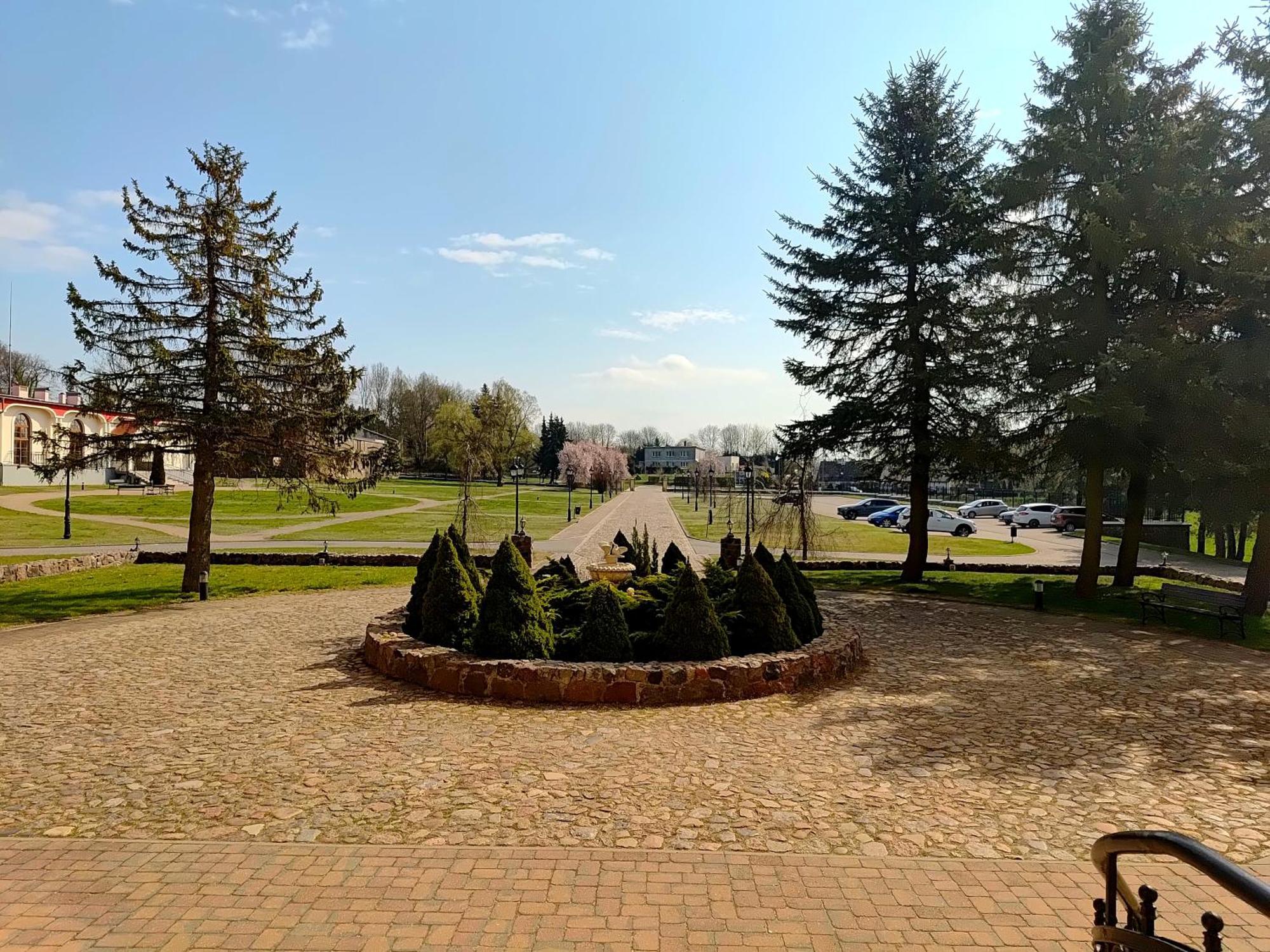 Palac W Rymaniu Екстер'єр фото