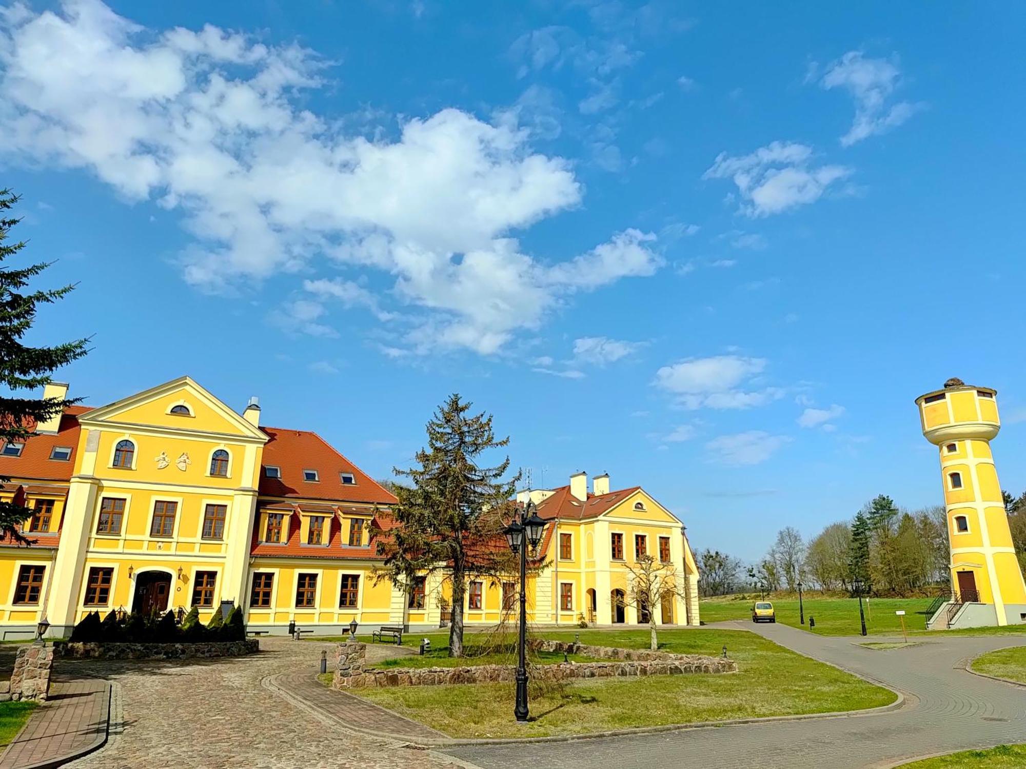 Palac W Rymaniu Екстер'єр фото