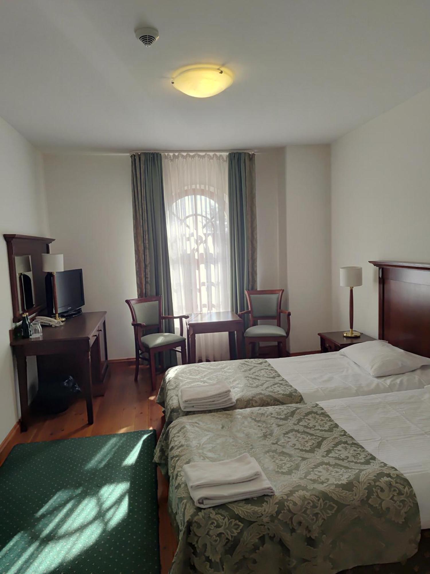 Palac W Rymaniu Екстер'єр фото